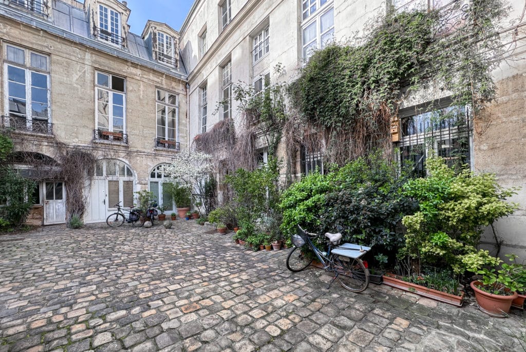 Location Appartement Meublé - 2 pièces - 25 m² - Bastille - Faubourg St Antoine - 75004 Paris - 104015-6