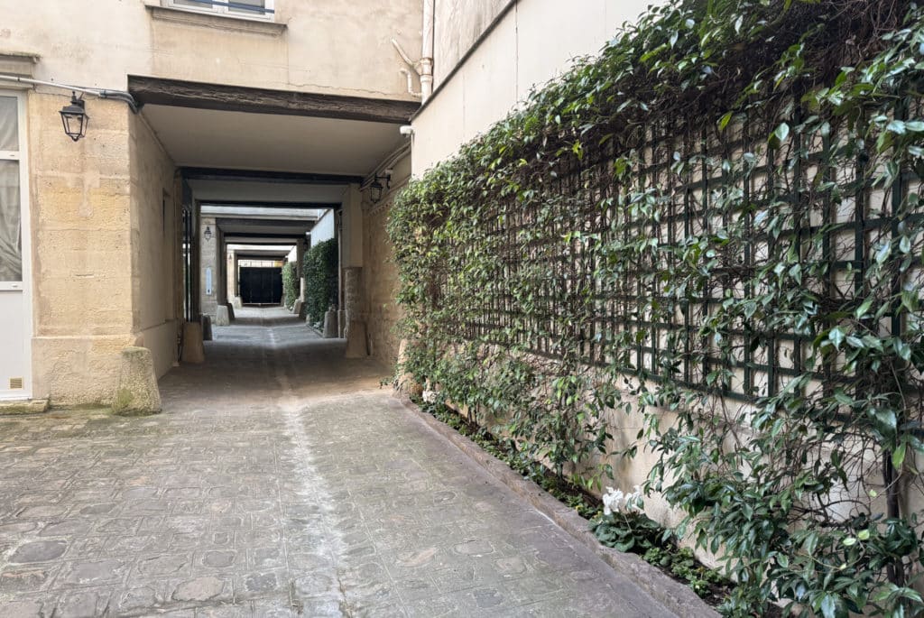 Location Appartement Meublé - 2 pièces - 38 m² - Raspail - Sèvres- Babylone - 75006 Paris - 106416-14