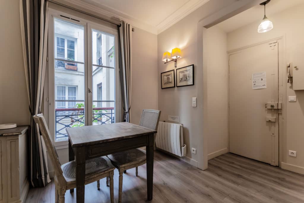 Location Appartement Meublé - 2 pièces - 40 m² - Champ de Mars - 75007 Paris - 107539