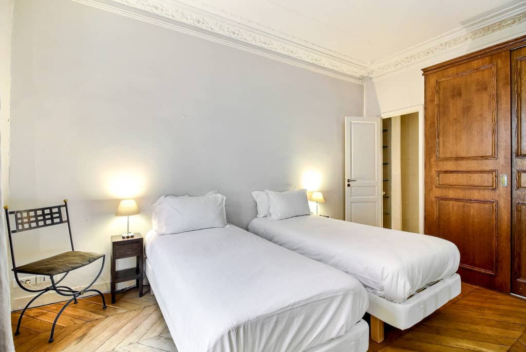 Furnished apartment - 3 rooms - 95 sqm - Martyrs - Saint Georges - Trinité - 75009 Paris - 209290-12